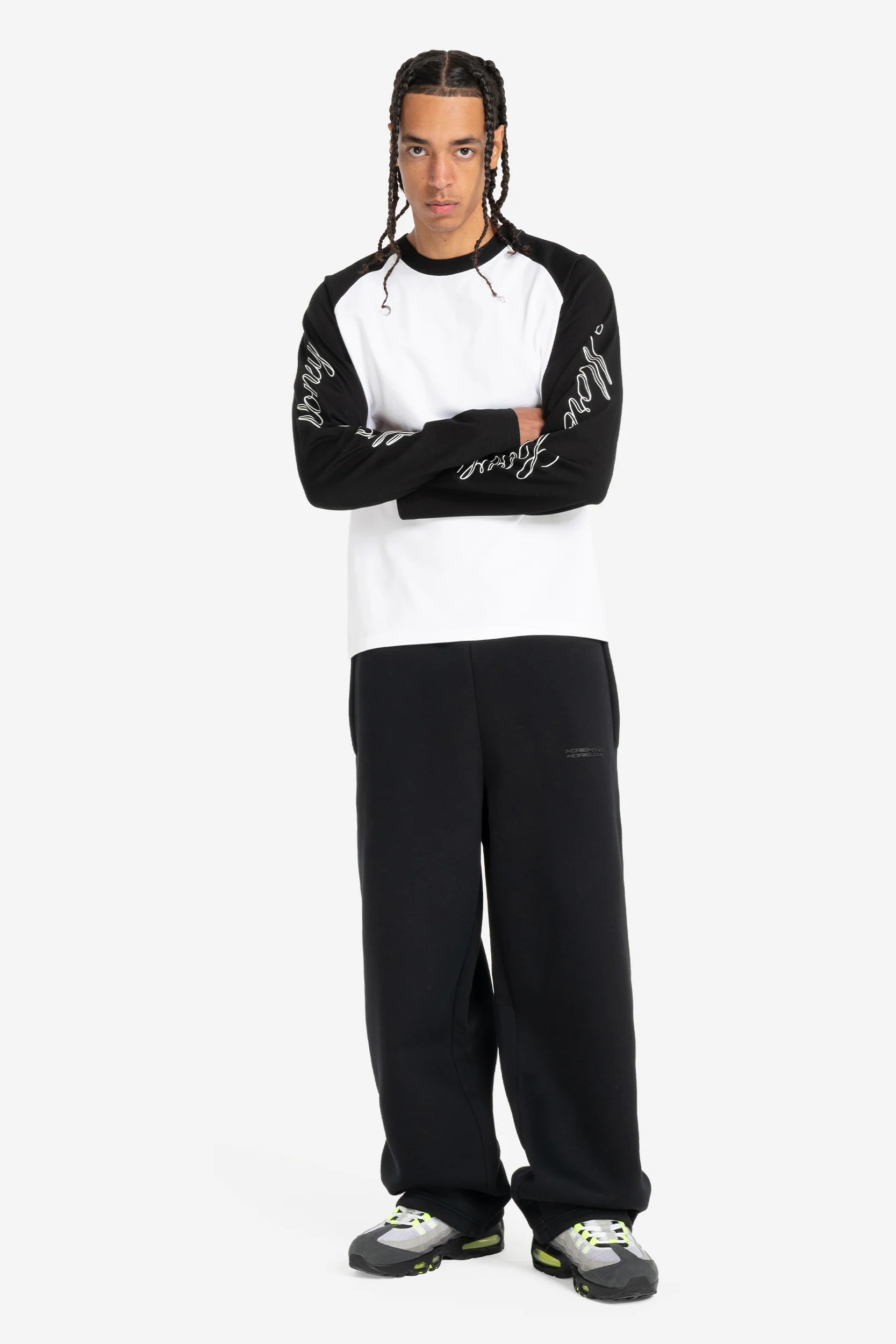 SCRIPT RAGLAN LONGSLEEVE BLACK - Image 4